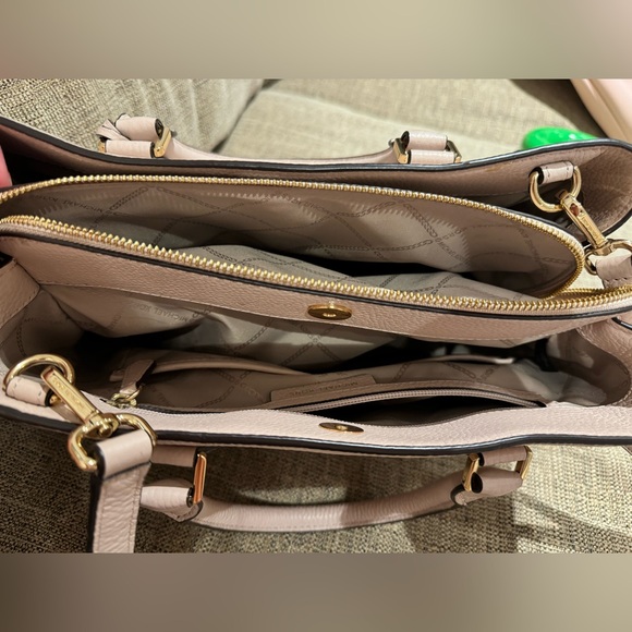 Large Michael Kors purse - Picture 4 of 4